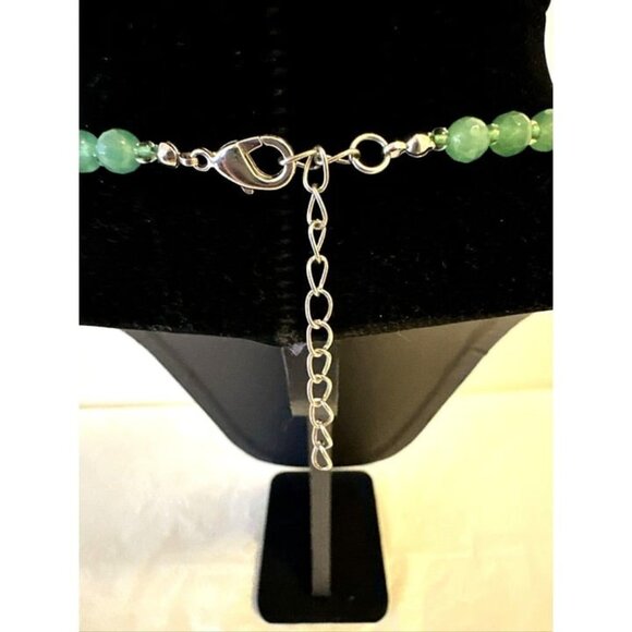 Necklace Green Faceted Glass and Small Beads 18-20" with Matching Drop Earrings - Picture 5 of 6